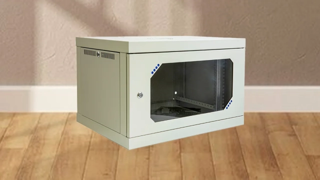 Что представляет собой коммутационный шкаф и как он улучшает связь?