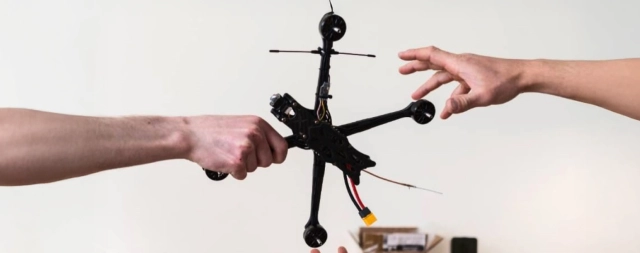 Ресивер для дрона: зачем он нужен и как не ошибиться с выбором?