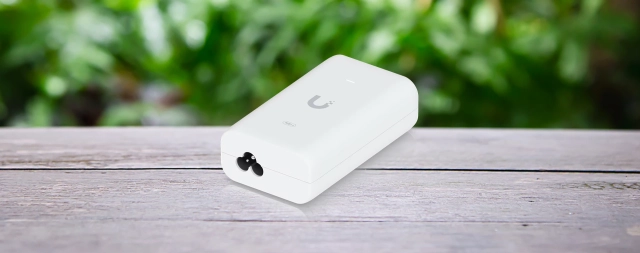 PoE-адаптер: як він спрощує встановлення IP-камер?