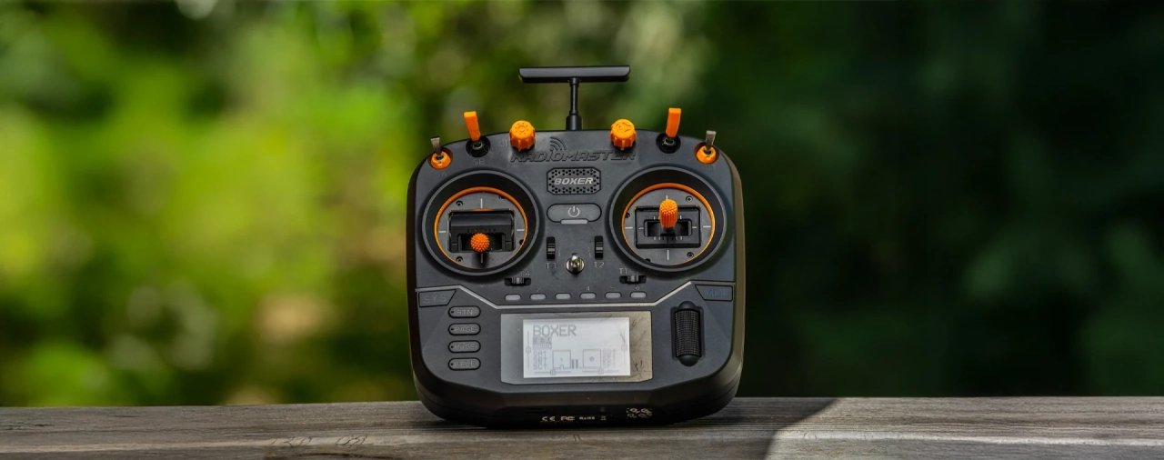 Як працює пульт керування дроном: просте пояснення складної технології