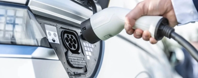 Инвертор и электромобиль: готов ли ваш дом к зарядке EV-авто?