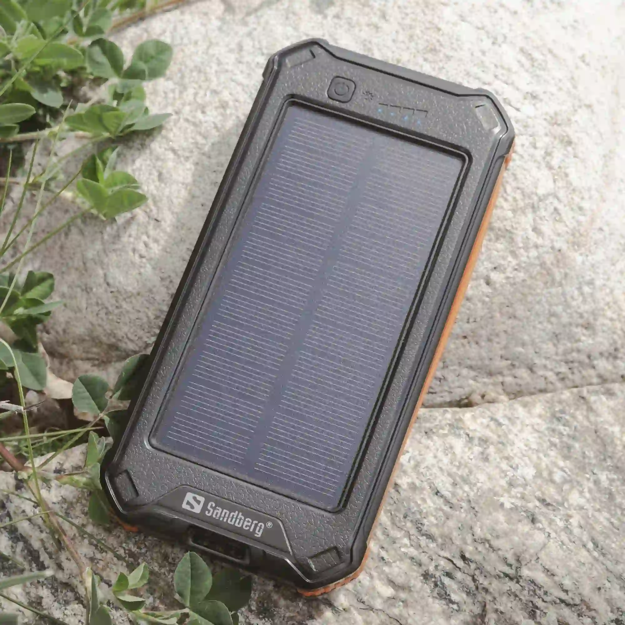 Купити Павербанк УМБ сонячна Sandberg 3in1 10000 mAh, UPS mode, 2.1A USB, Type-C/Micro USB OUT IP54 (420-72) Black - фото 2