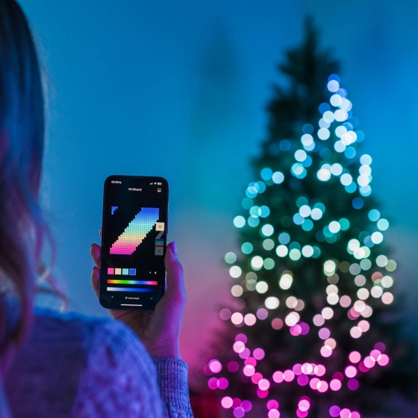 Купити Розумна LED гірлянда Twinkly Pre-lit Regal Tree RGBW (TG70P4425P01) - фото 5