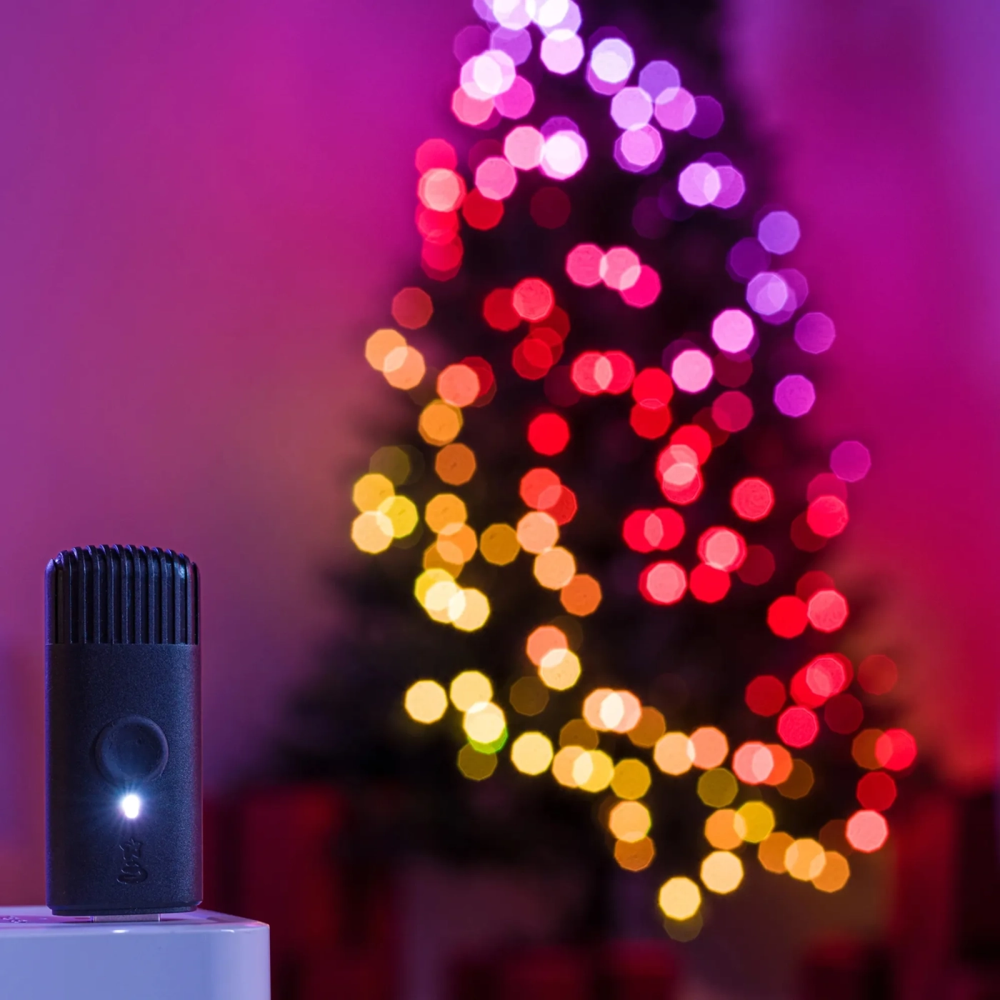 Купити Розумна LED гірлянда Twinkly Pre-lit Regal Tree RGBW (TG70P4425P01) - фото 7