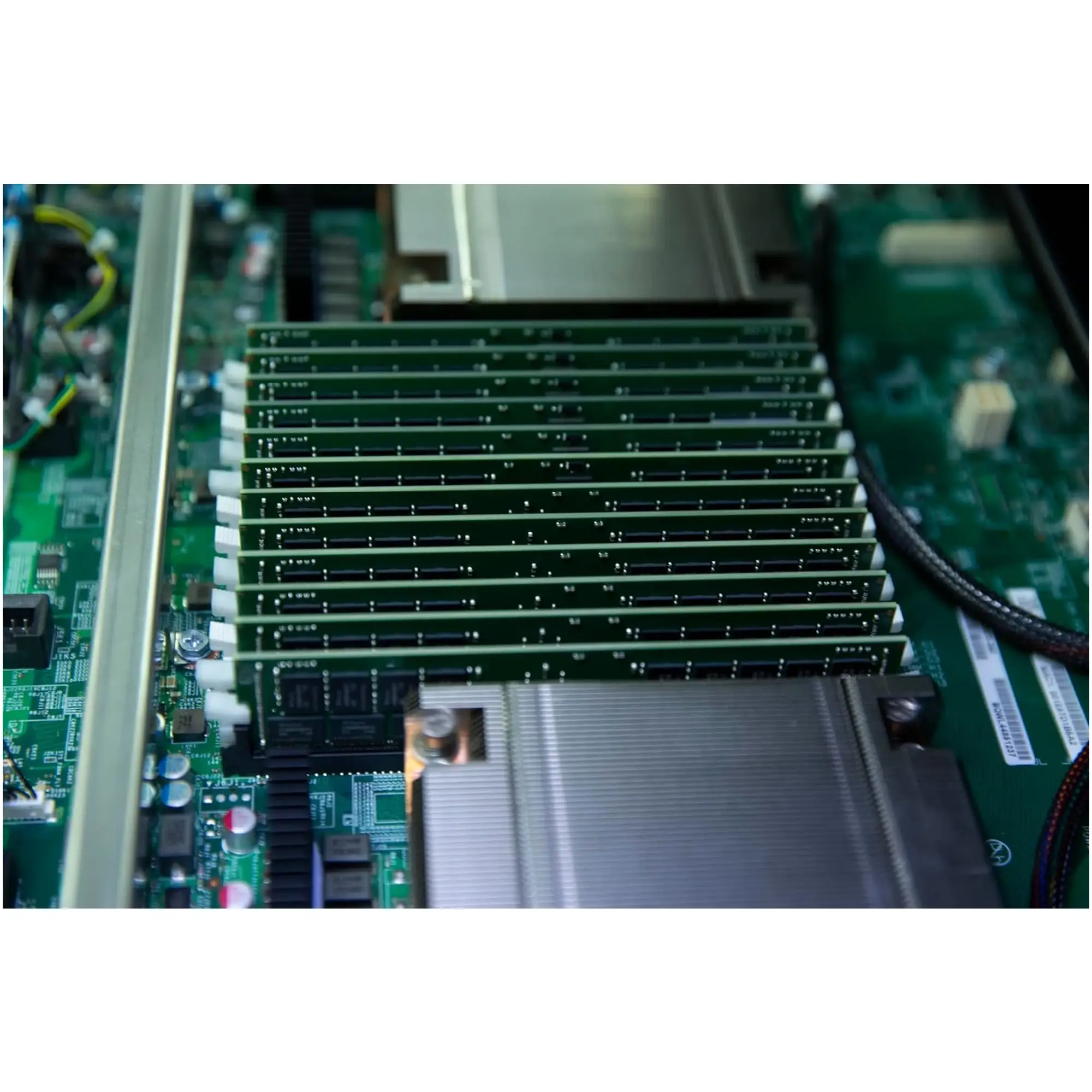 Купити Модуль пам’яті для сервера Kingston DDR5-6400 32GB RDIMM (KSM64R52BD8-32HA) - фото 4