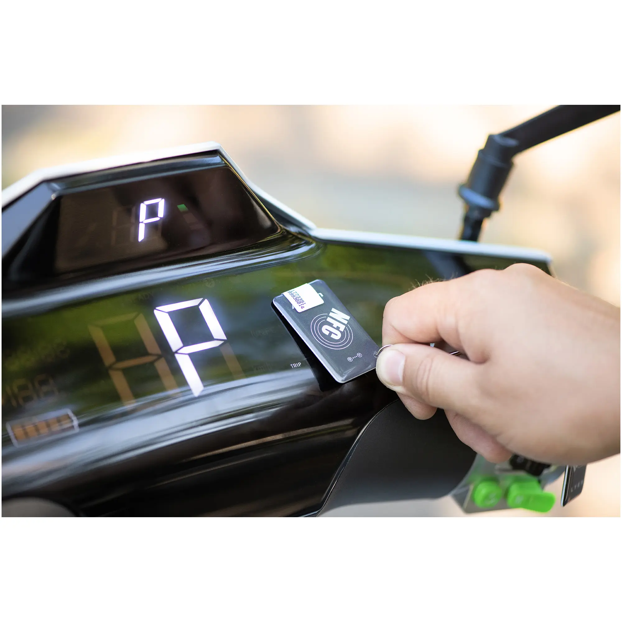 Купить Электроскутер 2E S90 White (2EESS90) - фото 18