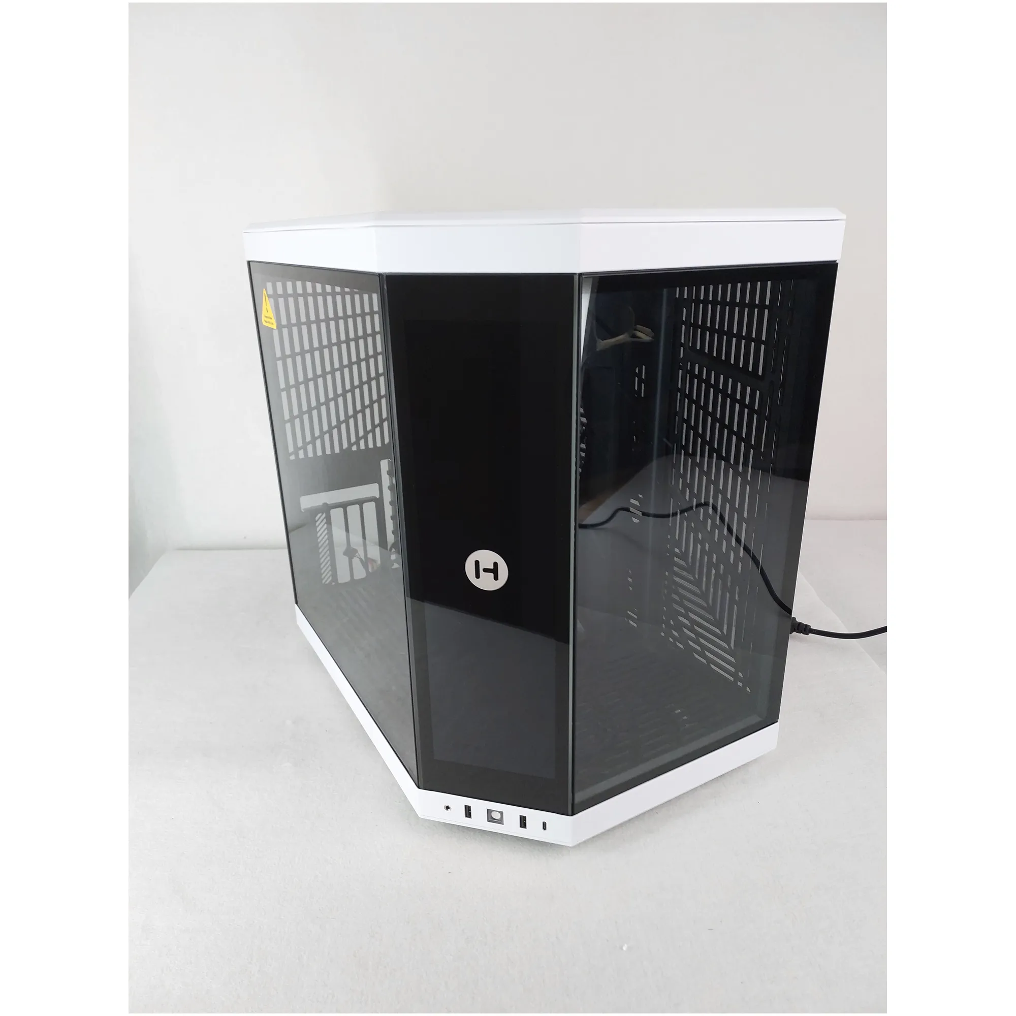 Купити Уцінка Корпус Hyte Y70 TOUCH Black-White (2923BY07700290) - фото 2