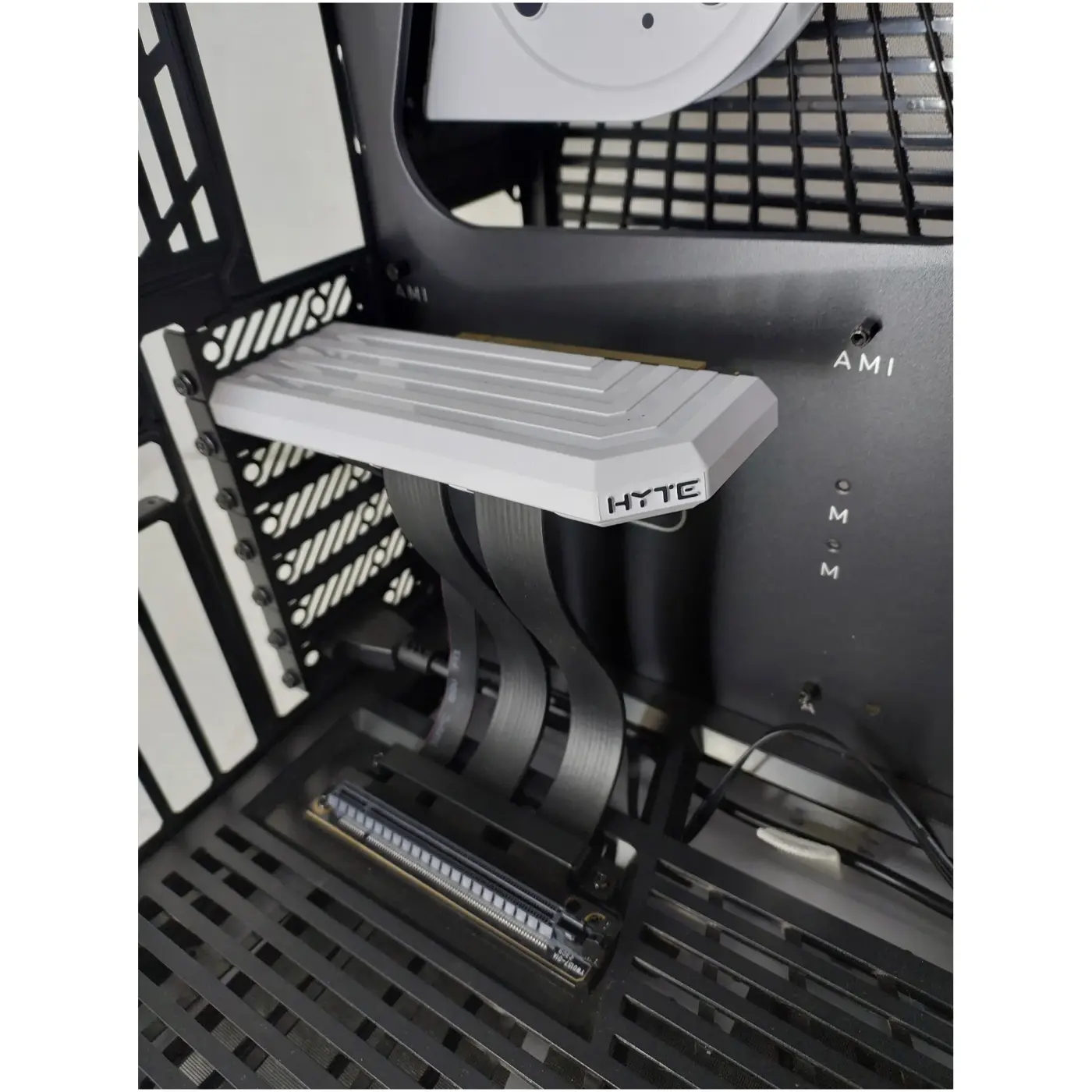 Купити Уцінка Корпус Hyte Y70 TOUCH Black-White (2923BY07700290) - фото 8